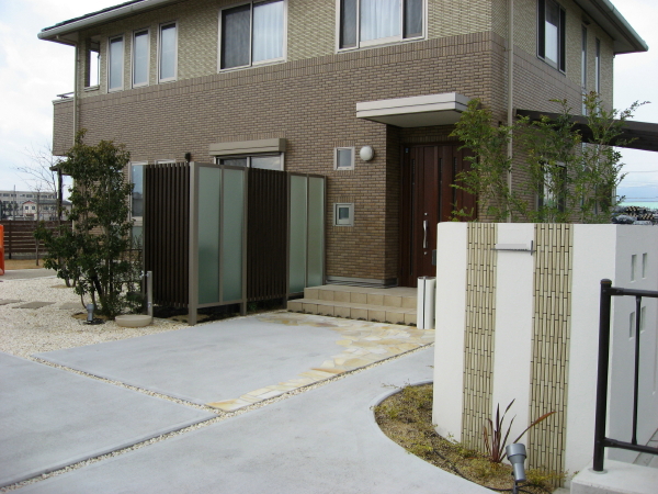 シンプルな門柱　草津市Ｉ様邸